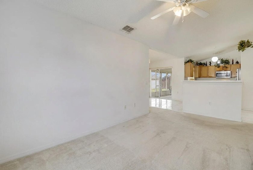 Beautiful 4-bedroom, 2-bath home located in the desirable - photo 46