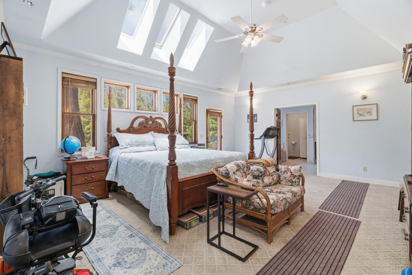 First time on the market, this bespoke 3 bed/3.5 bath modern - photo 10