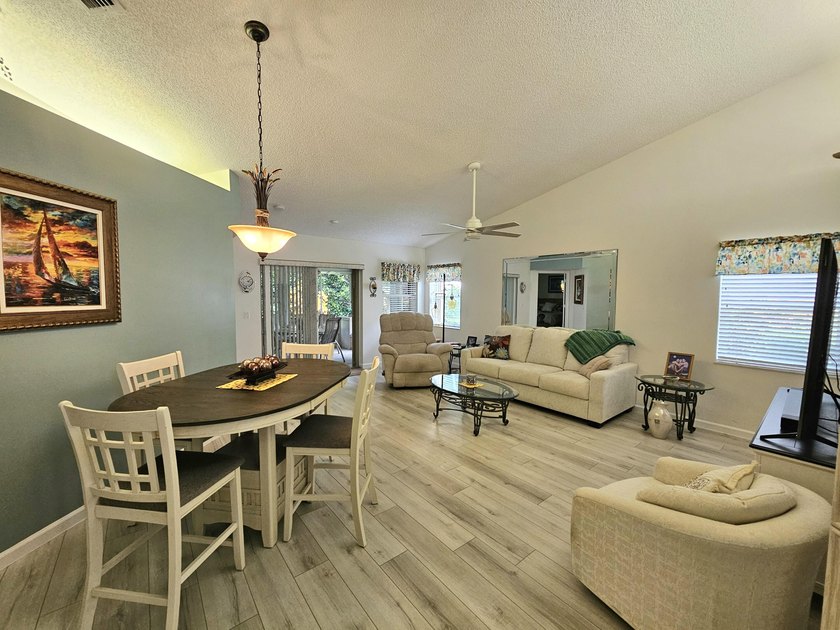 Welcome to this charming villa in the Gardens of St Lucie - photo 4
