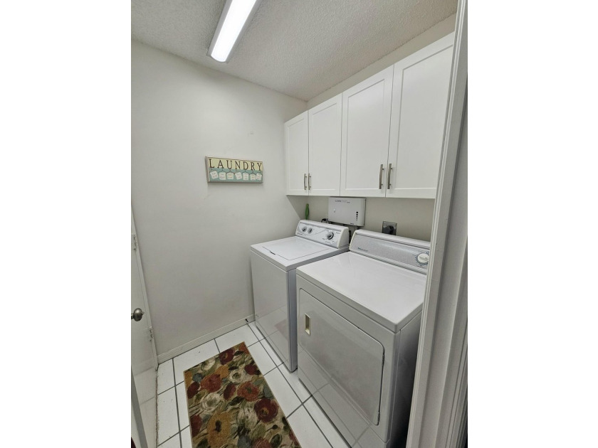 Welcome to this charming villa in the Gardens of St Lucie - photo 8