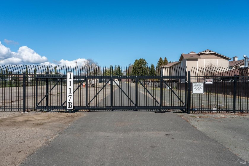 Nearly new industrial or automotive property on acreage in - photo 11