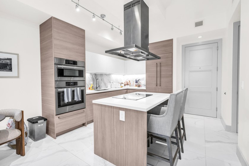 Rarely available and the best value in the building, this - photo 3