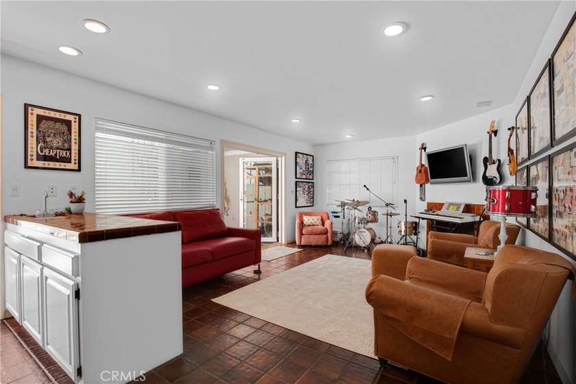 Perched high on a corner lot in Manhattan Beach's desirable Sand - photo 10