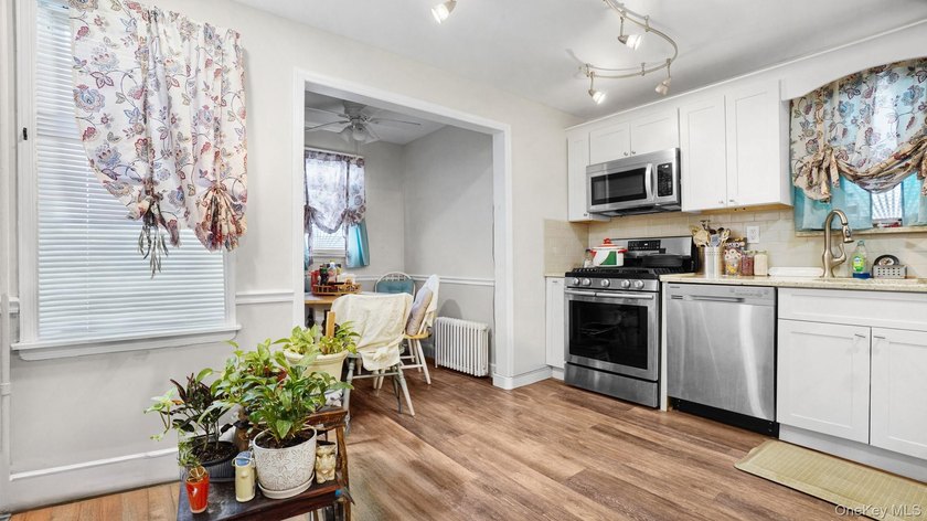 Welcome home! Discover the perfect Blend of space, comfort, and - photo 4