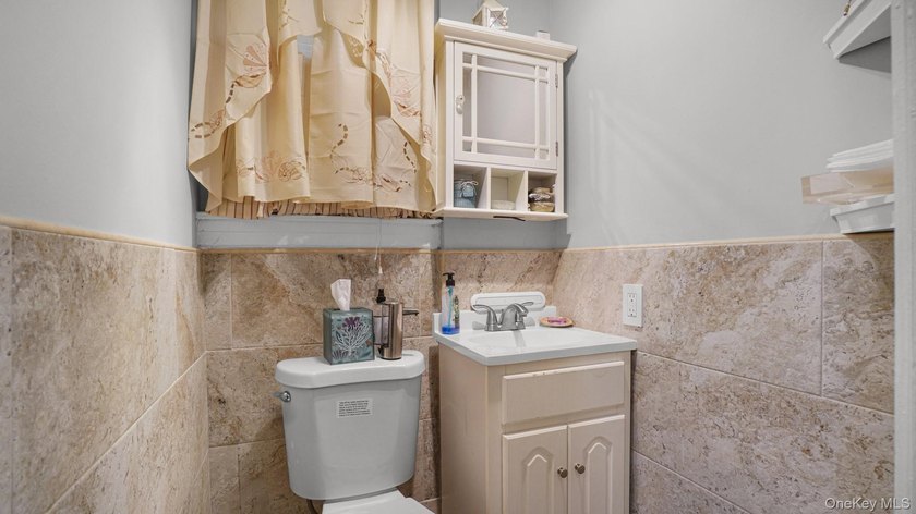 Welcome home! Discover the perfect Blend of space, comfort, and - photo 8