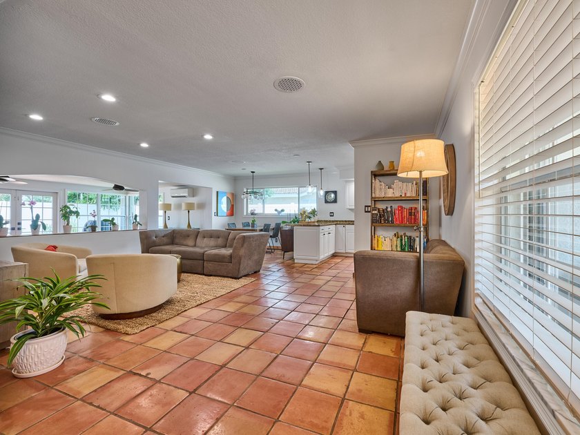 Welcome to your charming and bright Royal Oak Hills home in Boca - photo 16