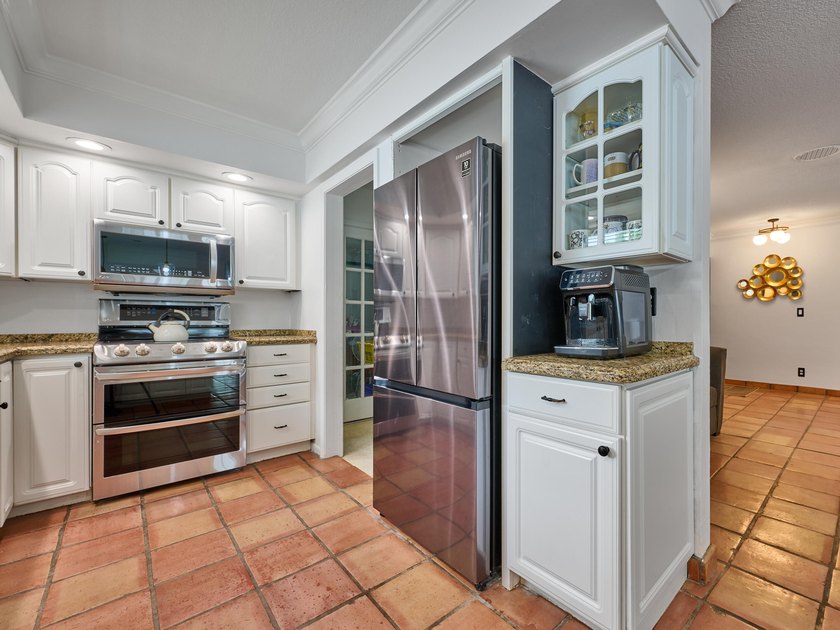 Welcome to your charming and bright Royal Oak Hills home in Boca - photo 24