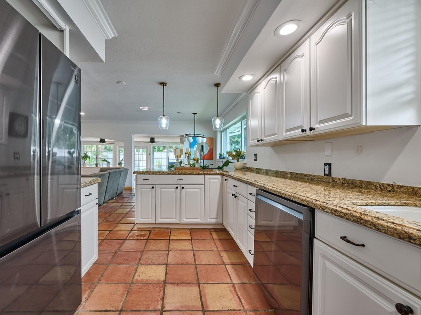 Welcome to your charming and bright Royal Oak Hills home in Boca - photo 26