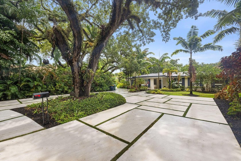 Experience effortless coastal luxury in this one-of-a-kind - photo 5
