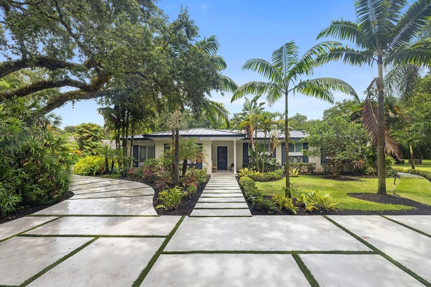 Experience effortless coastal luxury in this one-of-a-kind - photo 6