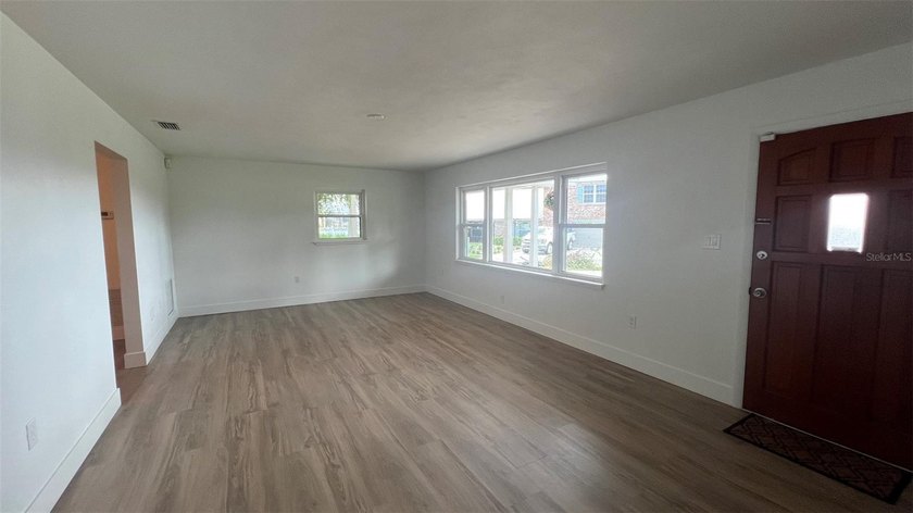 Looking for a classic home with new features? Located in cozy - photo 8