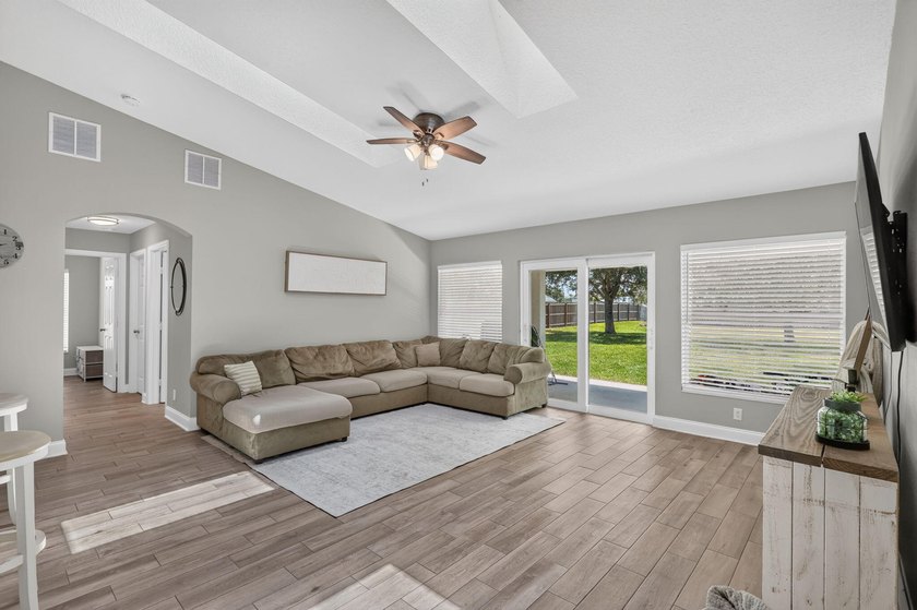 So much to enjoy in this move-in ready 3 Bedroom, 2 Bath, 2 Car - photo 11