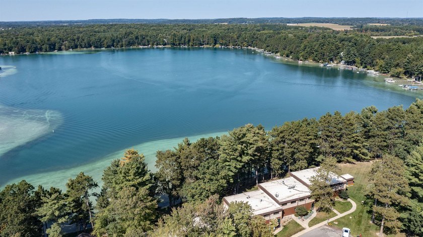Dream location on the Waupaca Chain O' Lakes! Renovated Wingspan - photo 16