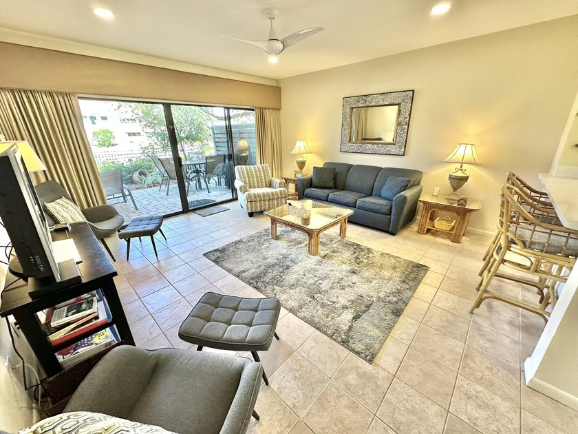 This beautiful Beachwalk Villa is being sold fully furnished and - photo 17