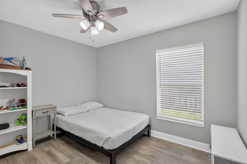 So much to enjoy in this move-in ready 3 Bedroom, 2 Bath, 2 Car - photo 18
