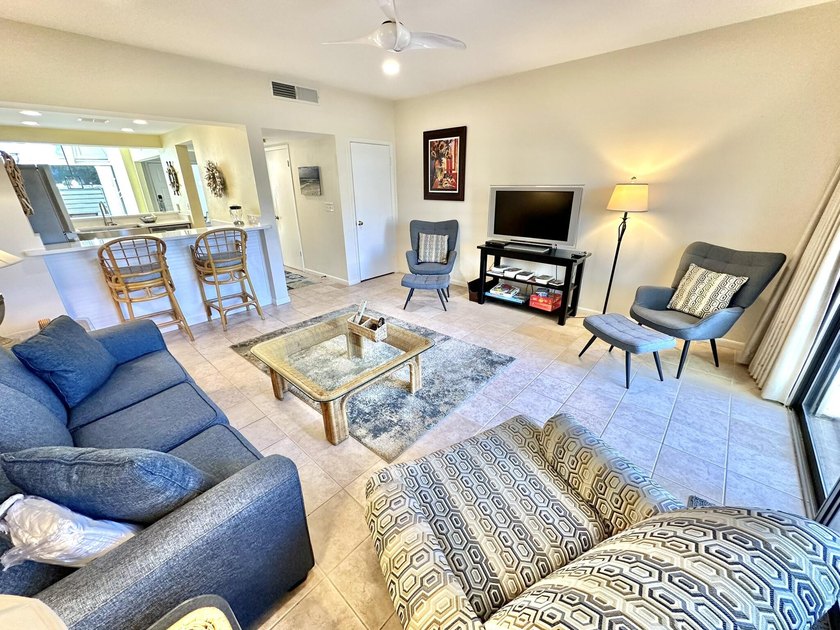 This beautiful Beachwalk Villa is being sold fully furnished and - photo 20