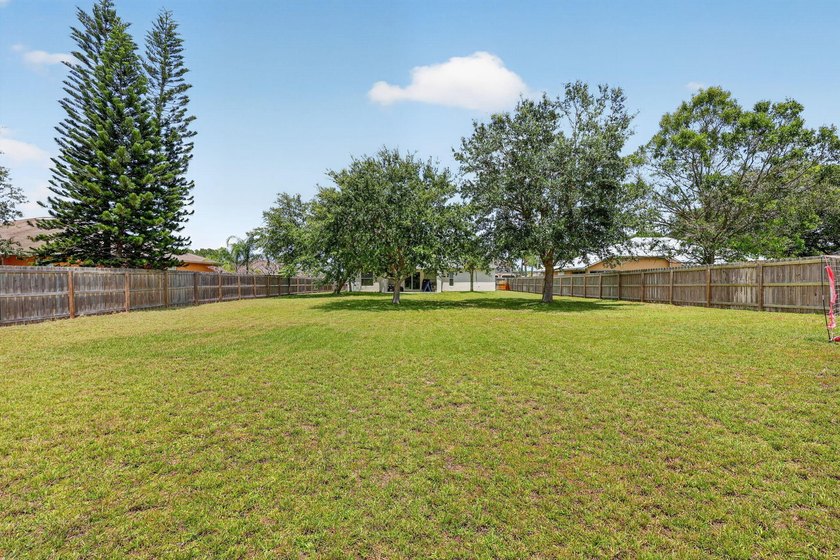 So much to enjoy in this move-in ready 3 Bedroom, 2 Bath, 2 Car - photo 27
