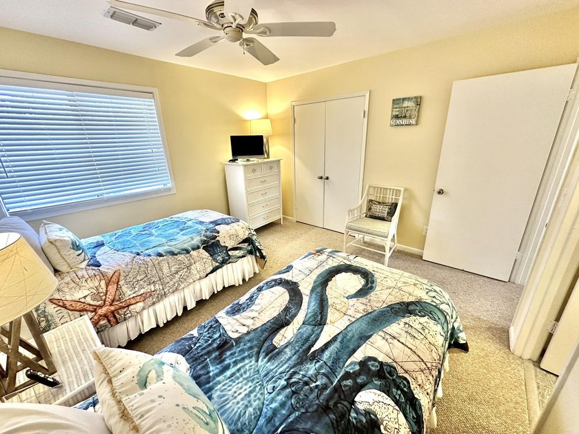 This beautiful Beachwalk Villa is being sold fully furnished and - photo 36
