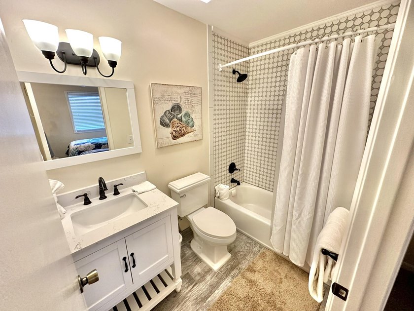 This beautiful Beachwalk Villa is being sold fully furnished and - photo 37