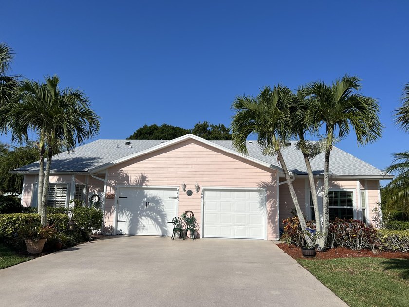 Located on the 5th tee at Gator Trace CC, this beautiful villa - photo 2