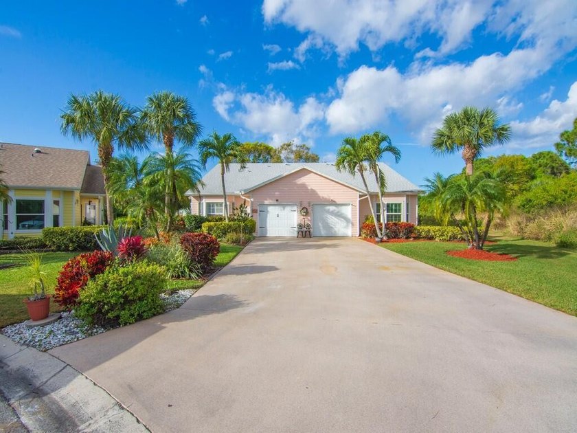 Located on the 5th tee at Gator Trace CC, this beautiful villa - photo 3