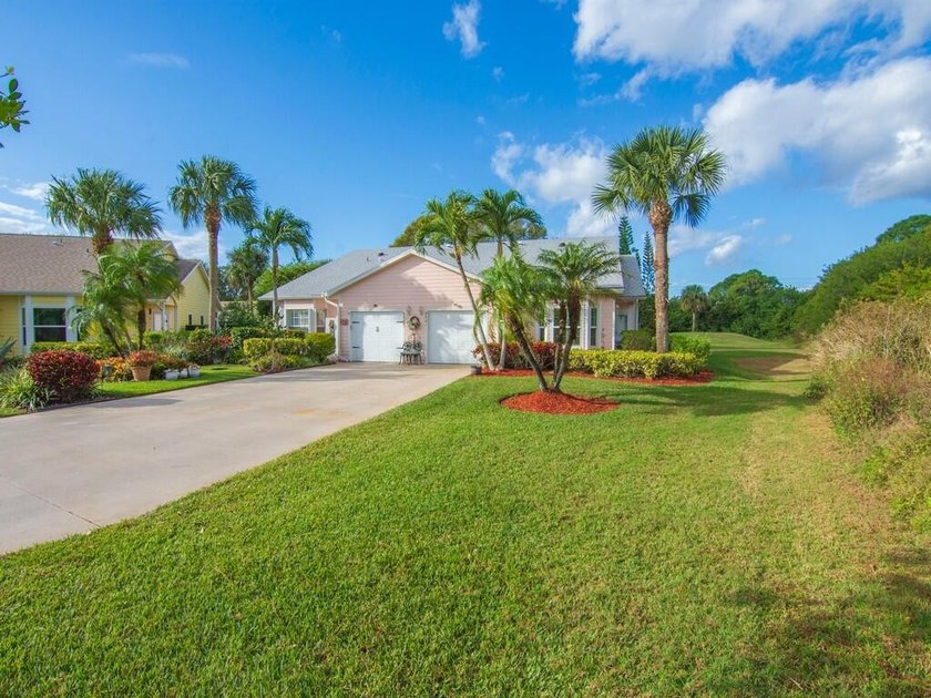 Located on the 5th tee at Gator Trace CC, this beautiful villa - photo 5