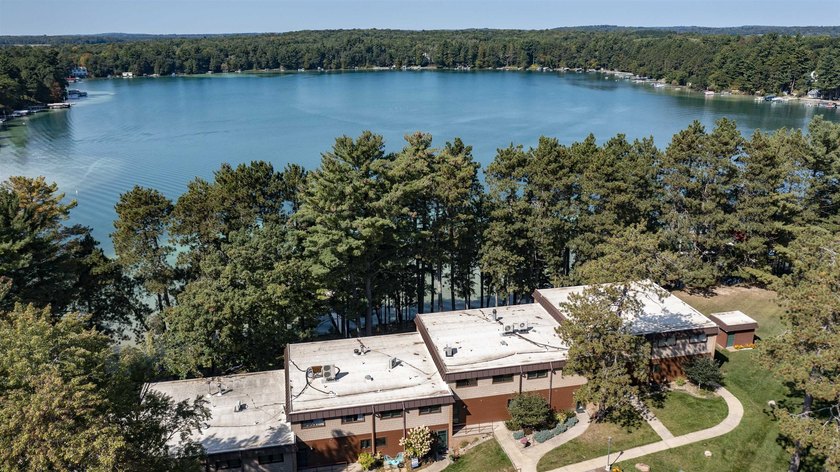 Dream location on the Waupaca Chain O' Lakes! Renovated Wingspan - photo 46
