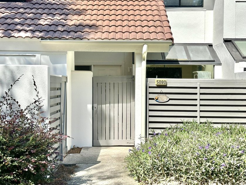 This beautiful Beachwalk Villa is being sold fully furnished and - photo 47