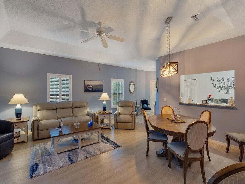 Located on the 5th tee at Gator Trace CC, this beautiful villa - photo 10