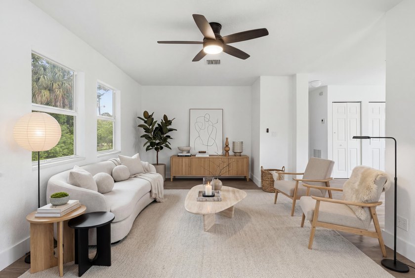 Completely renovated and full of charm, this beautiful 3-bedroom - photo 5