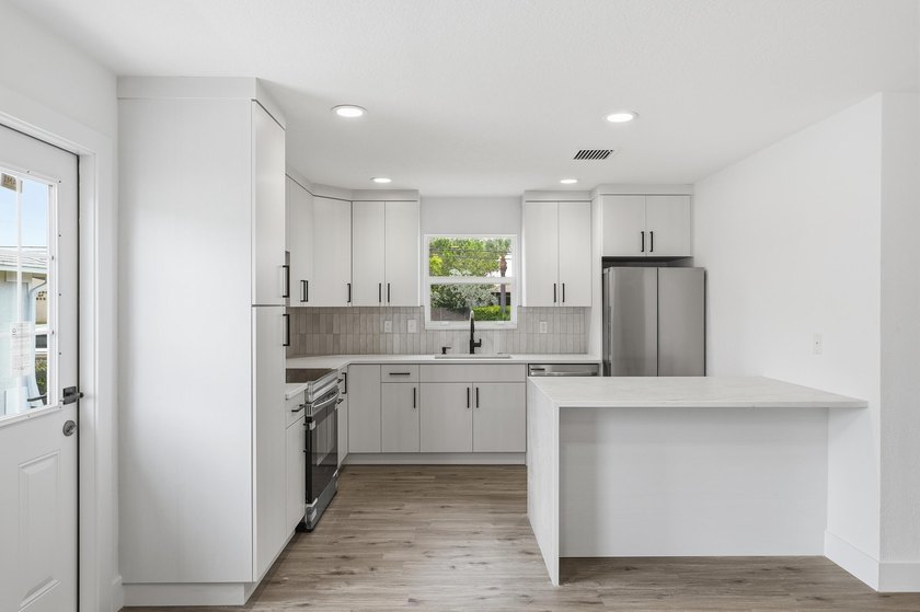 Completely renovated and full of charm, this beautiful 3-bedroom - photo 8