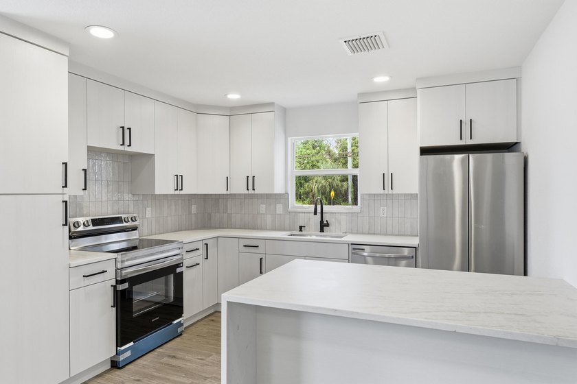 Completely renovated and full of charm, this beautiful 3-bedroom - photo 9