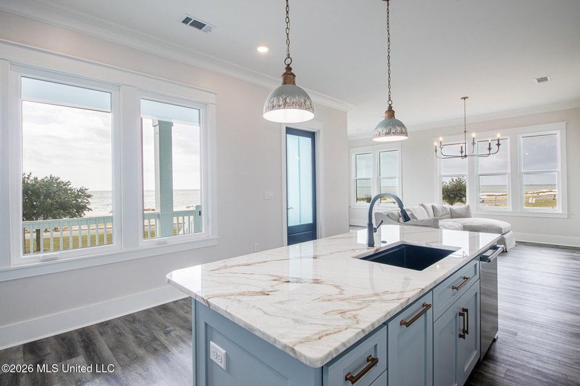 TRUE GULF-FRONT HOME | PANORAMIC WATER VIEWS | LOW-MAINTENANCE - photo 7