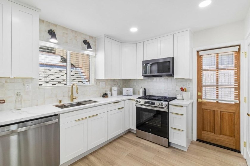 Rare opportunity to own a fully remodeled property in the heart - photo 13