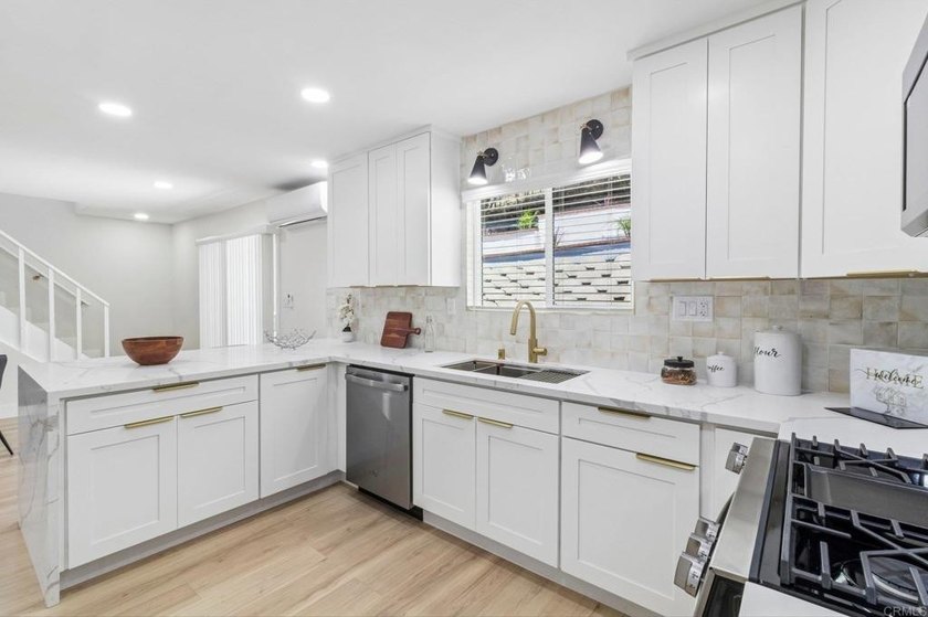 Rare opportunity to own a fully remodeled property in the heart - photo 14