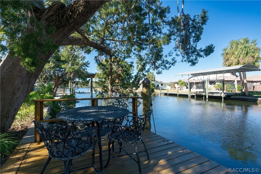 Looking for a waterfront home to make your own? Check out this - photo 4