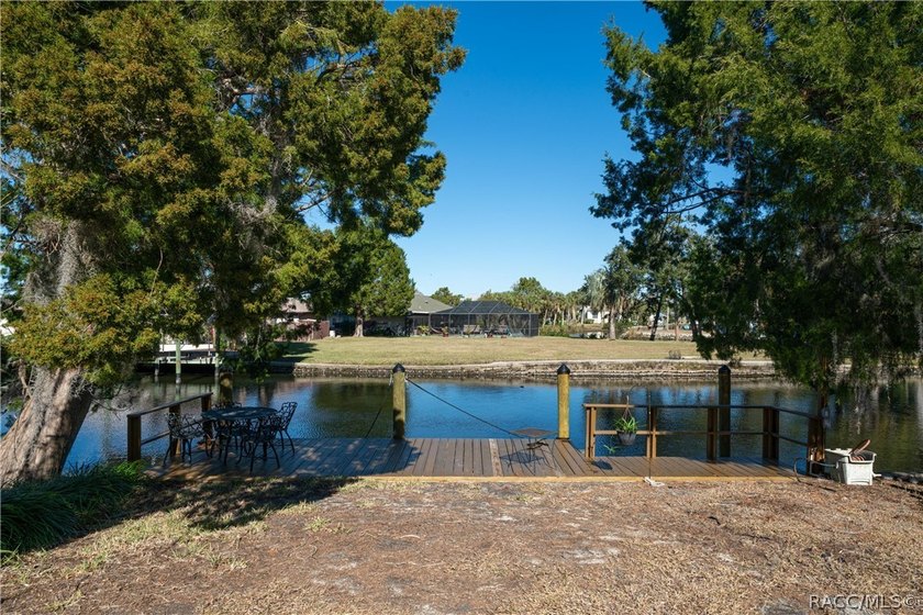 Looking for a waterfront home to make your own? Check out this - photo 5