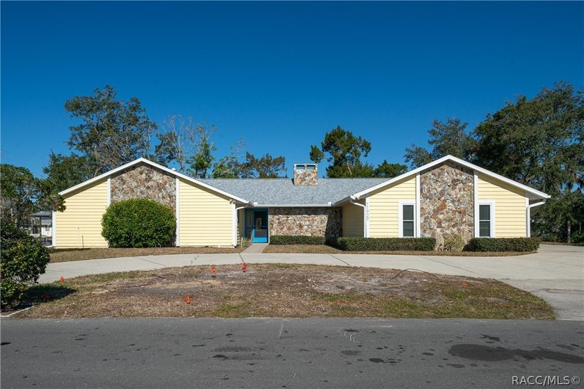 Looking for a waterfront home to make your own? Check out this - photo 7