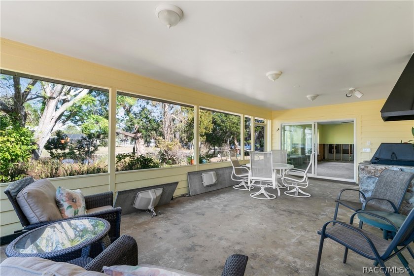 Looking for a waterfront home to make your own? Check out this - photo 8