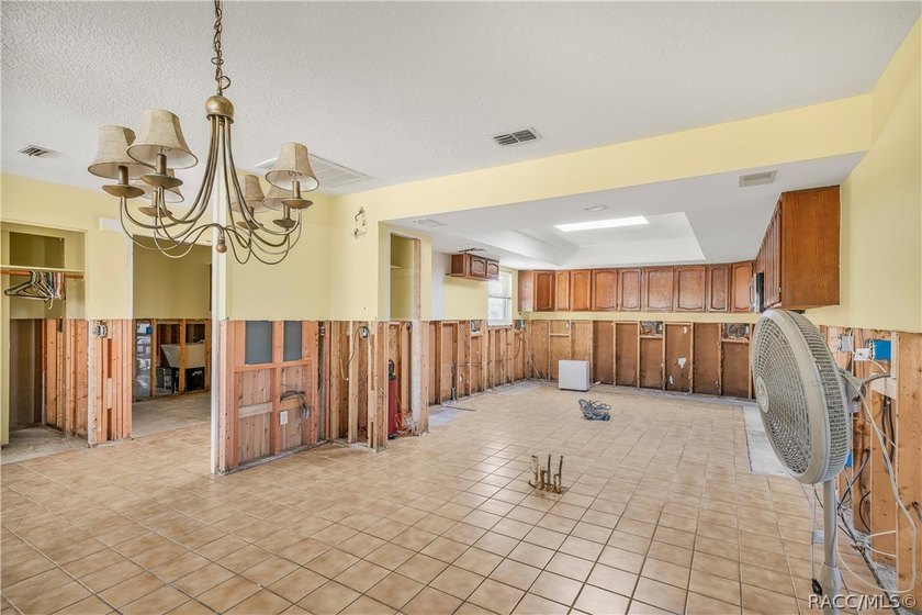 Looking for a waterfront home to make your own? Check out this - photo 10