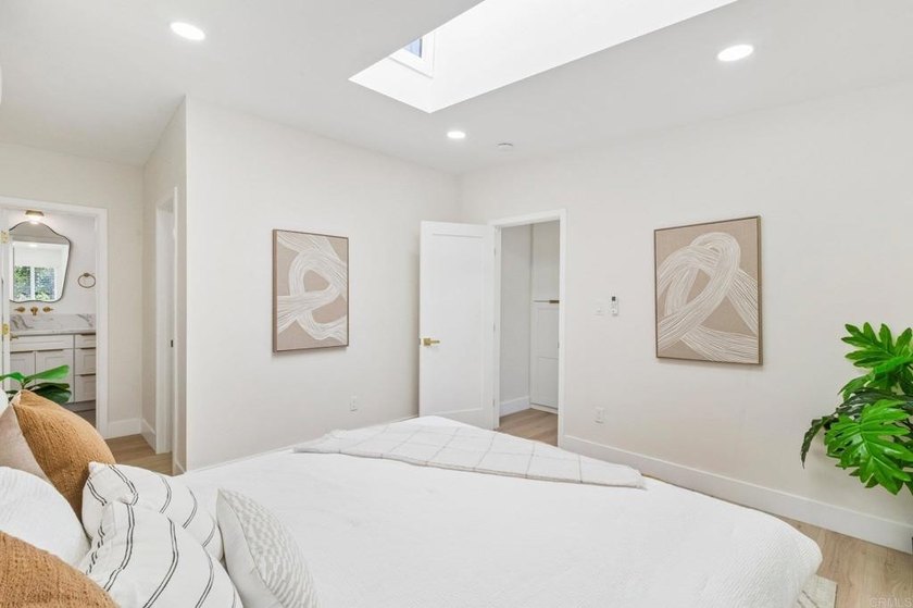 Rare opportunity to own a fully remodeled property in the heart - photo 24