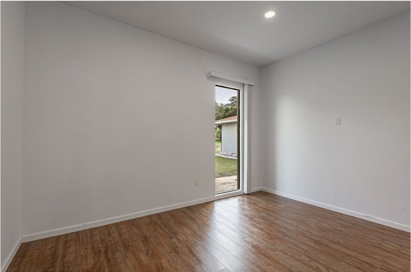 Clean, New, Modern. Not like every other house on the market - photo 24