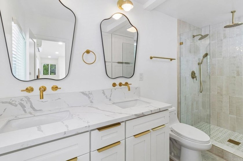 Rare opportunity to own a fully remodeled property in the heart - photo 27