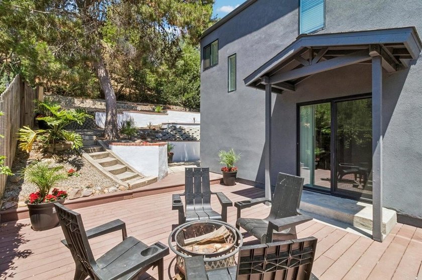 Rare opportunity to own a fully remodeled property in the heart - photo 31