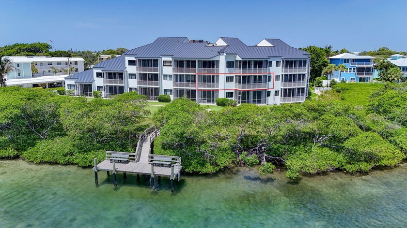 Enjoy over 1,460 sq. ft. of beautifully renovated Intracoastal - photo 2