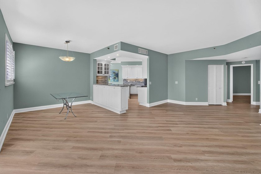 Enjoy over 1,460 sq. ft. of beautifully renovated Intracoastal - photo 6