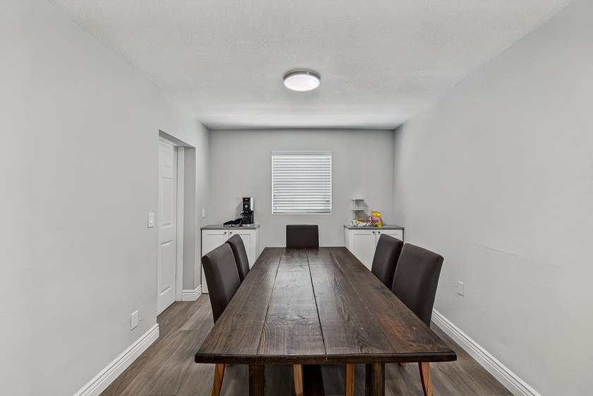 Beautifully updated 2-bedroom, 2-bath home with a versatile - photo 5