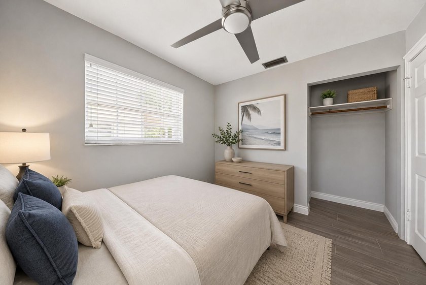 Beautifully updated 2-bedroom, 2-bath home with a versatile - photo 8