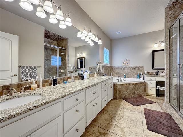 Tucked away in the private gated community of Texoma Landing - photo 22