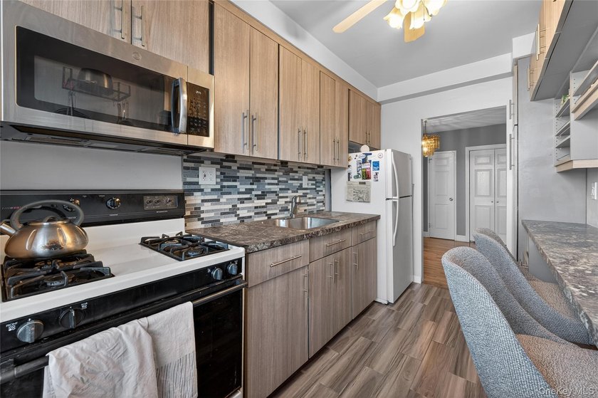 Welcome to Linden Hill. This bright corner one-bedroom co-op - photo 9